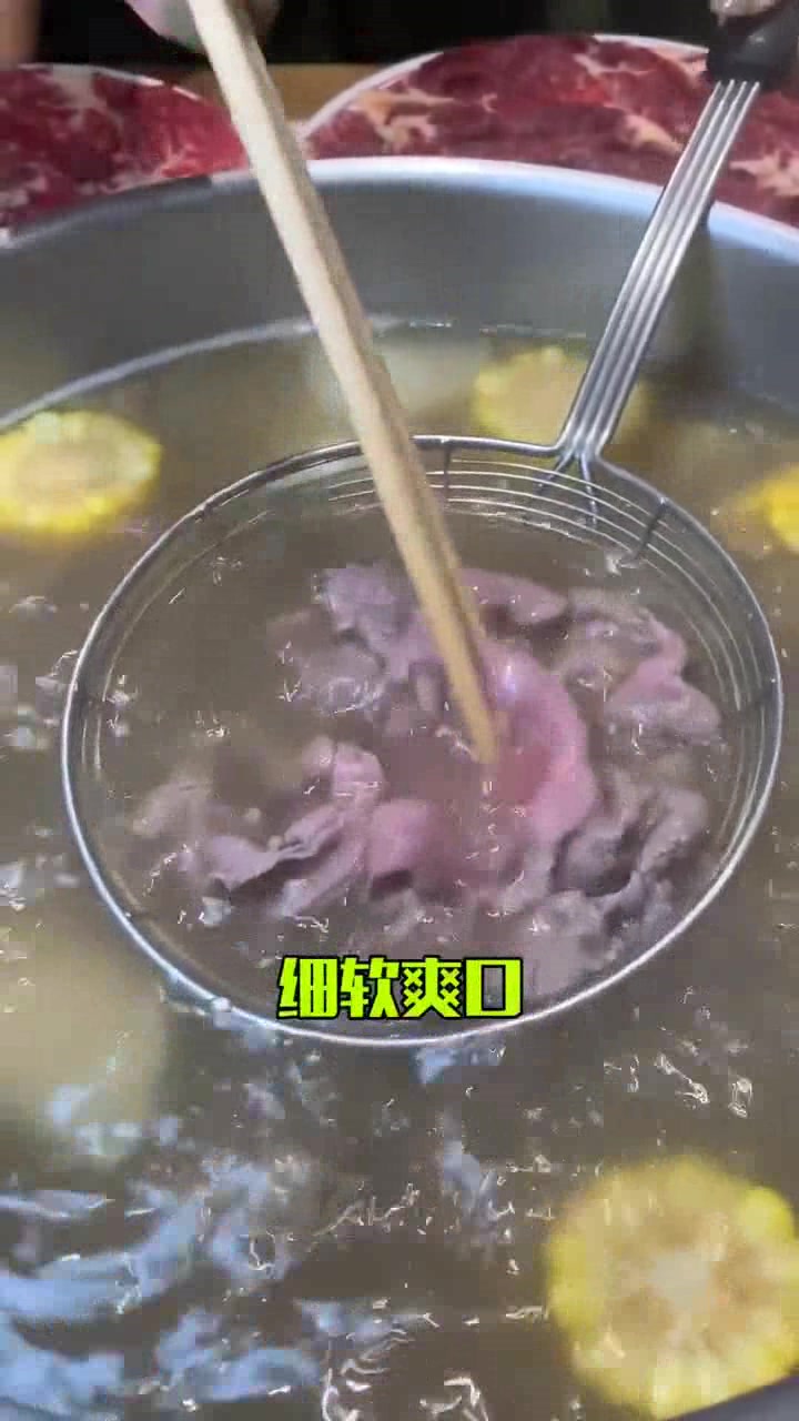 性价比很高的牛肉火锅,肉质鲜嫩,口感Q弹,吃肉还不易发胖