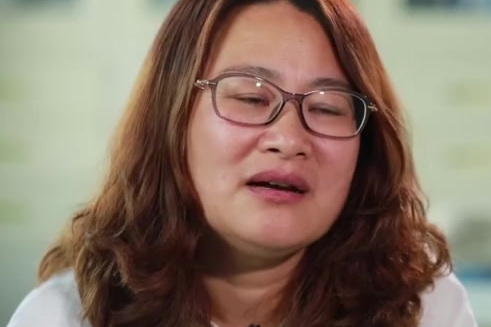 10岁男孩佳佳罹患死亡率极高的横纹肌肉瘤。肿瘤凶险,已蔓延至眼睛,包裹住了佳佳的多条视神经