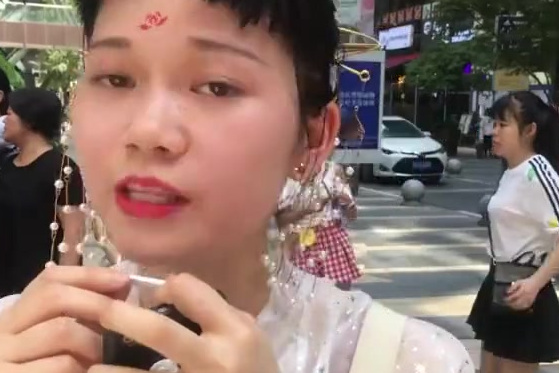 【王俊凯父母重庆开奶茶店 ,600杯瞬间卖完,粉丝:接着来,买到为止】2019年7月1日,