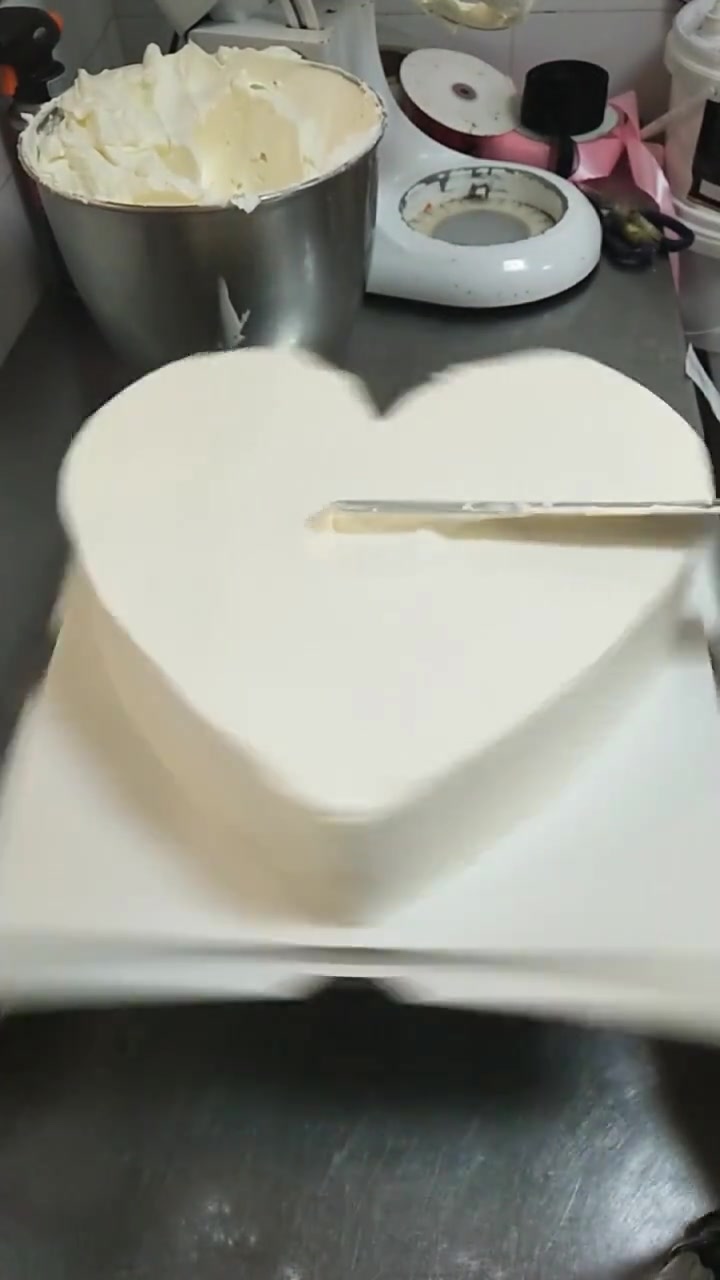 心形水果蛋糕,蛋糕师也太实在了,放了那么多水果