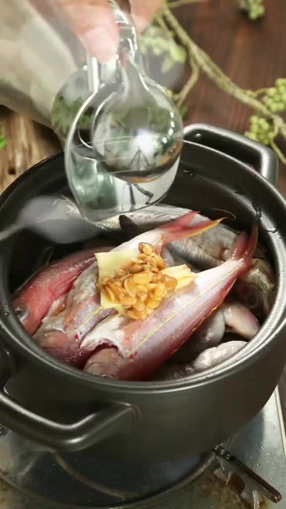 大厨自制杂鱼煲,鲜美营养,鲜嫩多汁,吃一次就忘不掉