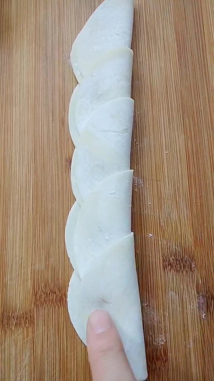 饺子还能做成玫瑰花的样子,真是好看,还好吃