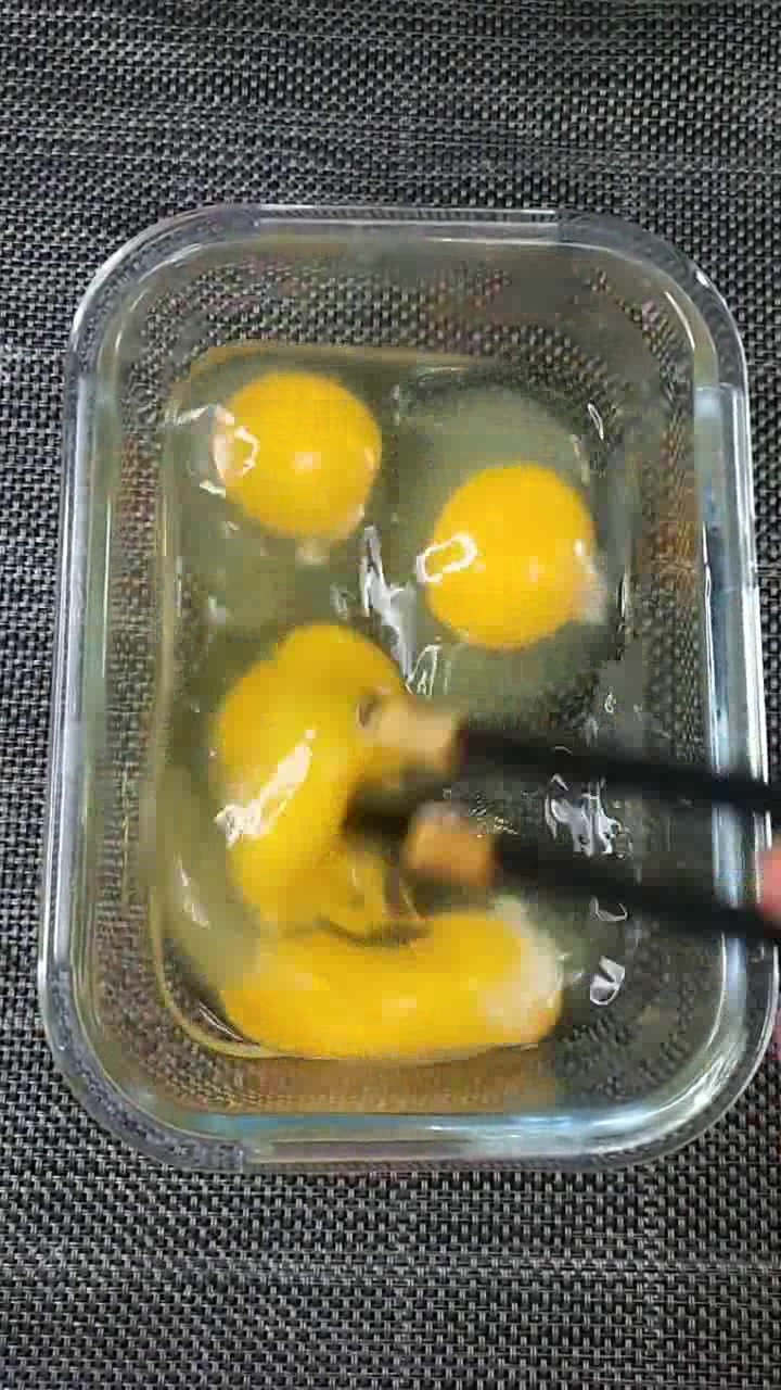 你吃过辣椒焖子么?东北独特的家乡菜,吃起来老香了!
