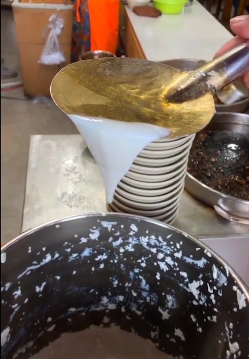这才是真正的豆腐脑,倒进汤汁的那刻,我能捧着喝三碗!