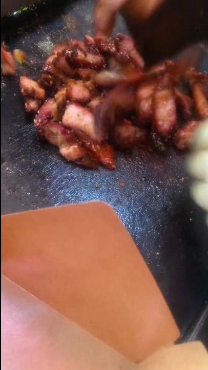这才是正宗的铁板鸭,看到这一幕,我口水都快流出来了!