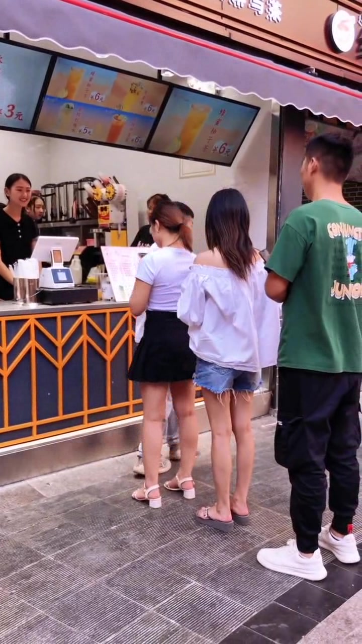 奶茶店实拍的一幕,结局意向不到,看完忍住别笑