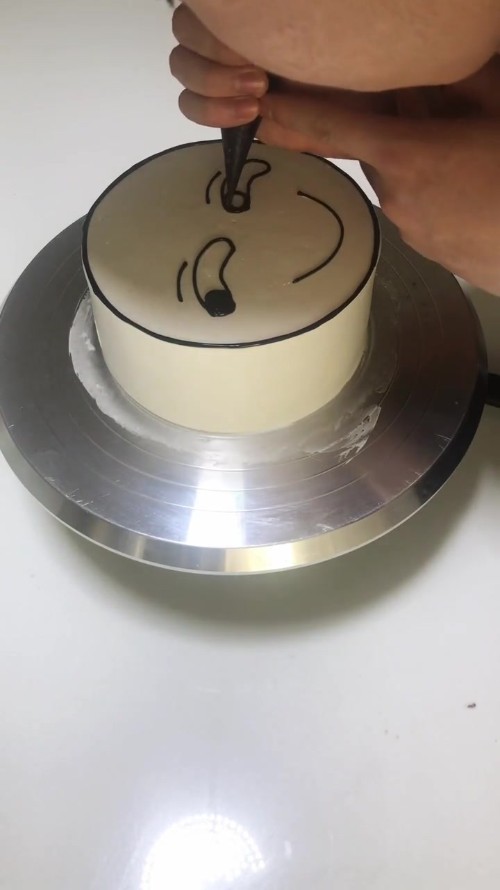 饭桌上的套路是你怎么也想不到的,生日蛋糕都整成这样,城会玩!