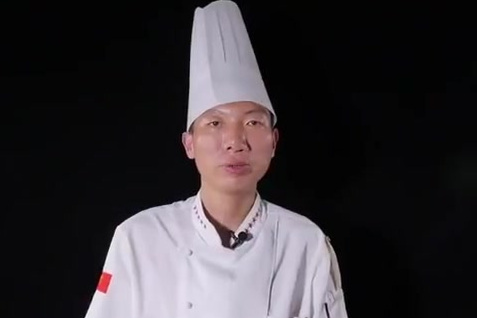 【浓浓湖北风情!藕带遇上武昌鱼,毛主席都为它打call】武昌鱼是湖北的特色,清蒸、红烧、做