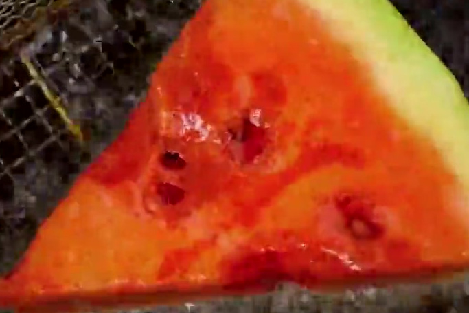 泥萌都吃过吗?!突破脑洞的创意料理方式!油炸西瓜、太妃糖爆米花、棉花糖鸡蛋牛奶冻...吃腻
