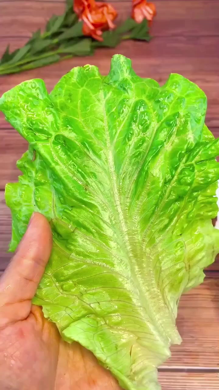 朋友聚餐在家自己制作烤肉,一个个都赞不绝口