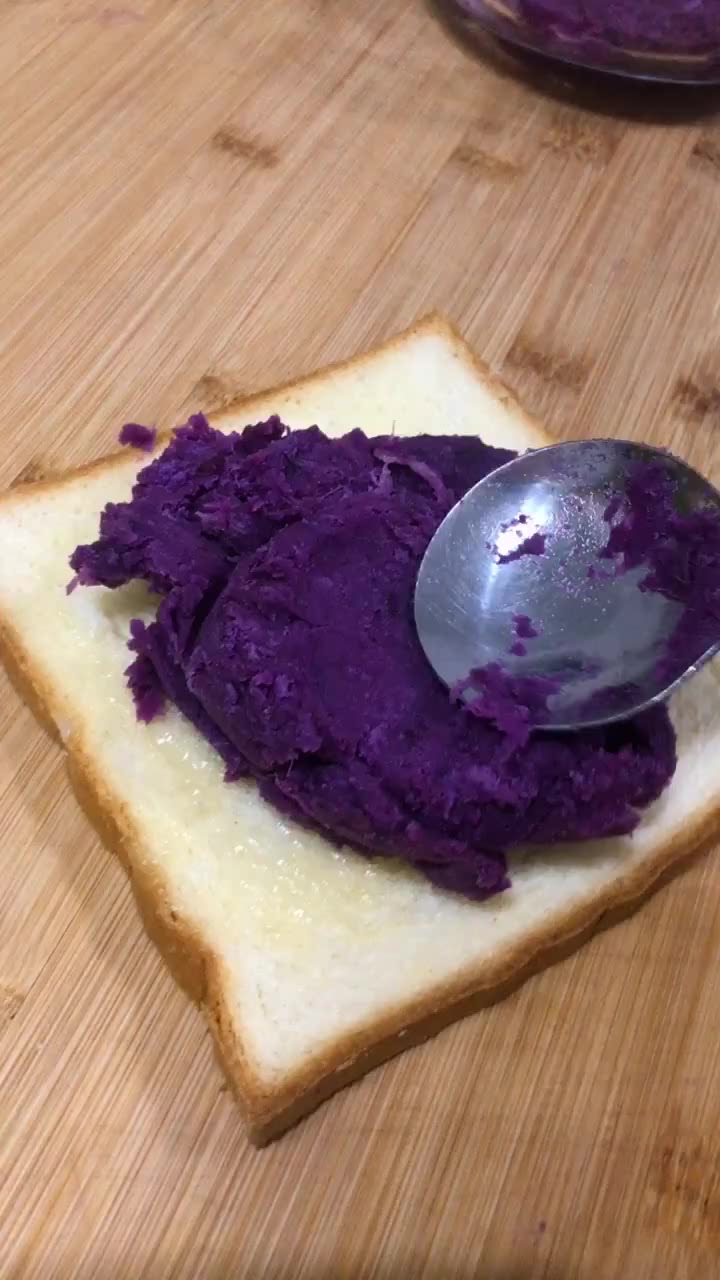 紫薯三明治的家常做法,营养美味,做法简单,10分钟解决全家早餐