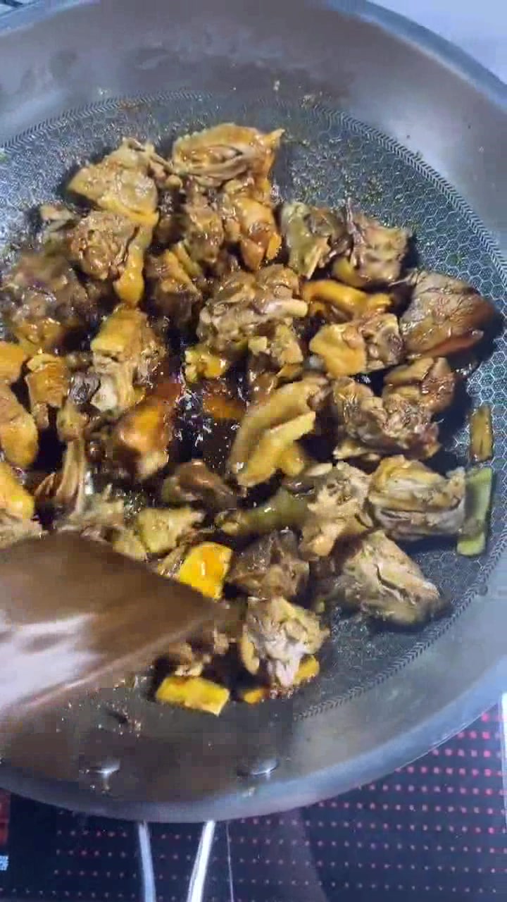 家常菜酱香鸭,做法简单容易,周末的时候尝试做一下吧!