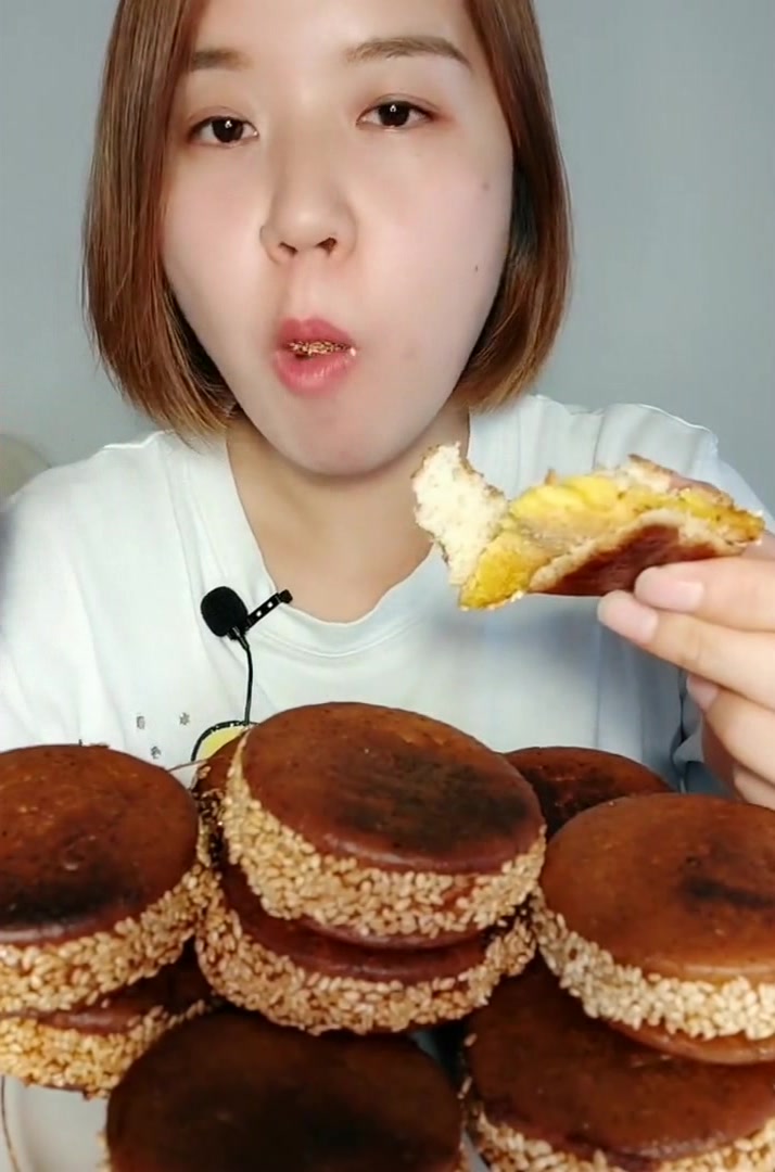 自己家里做的南瓜饼,甜香酥脆,听到这个声音我都想吃!