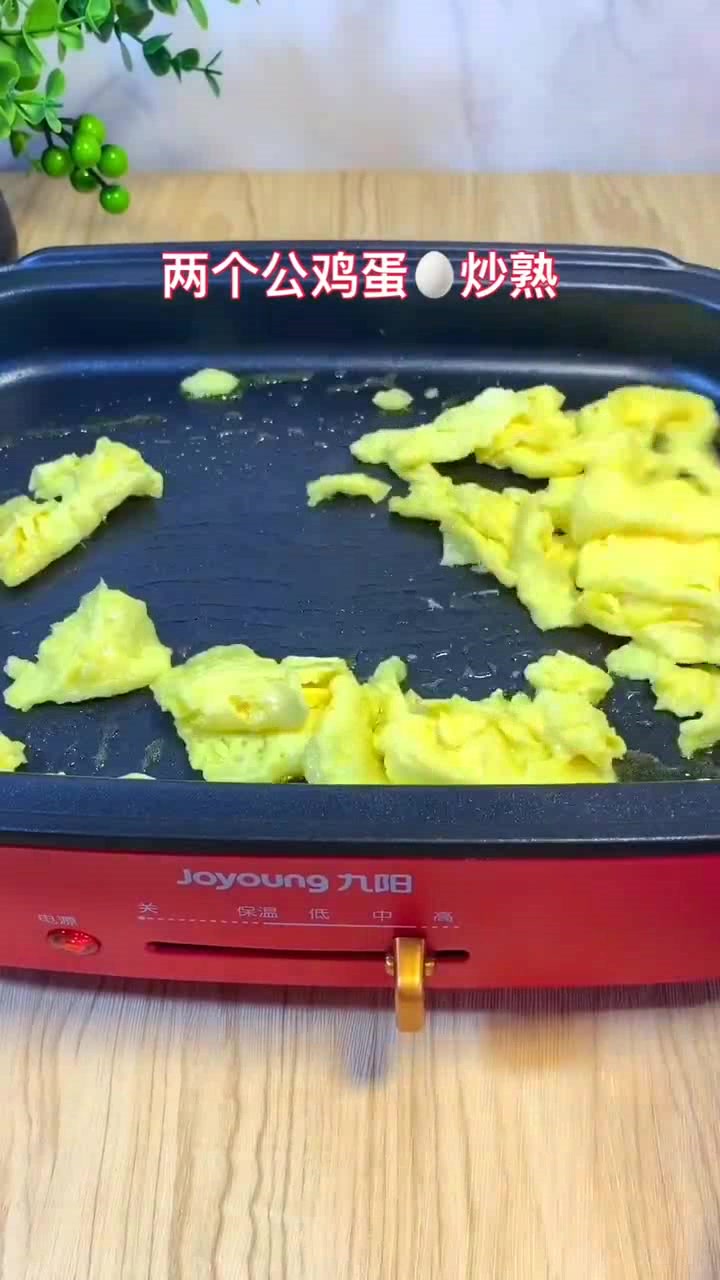 做法简单的家常炒方便面,一根火腿一袋方便面,再来一碗也不够!