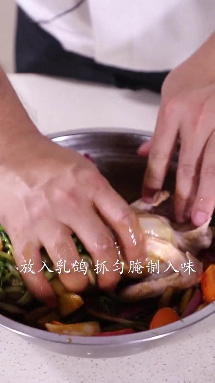广东人爱吃的生炸乳鸽,皮鲜肉嫩,香气四溢,吃一口就忘不掉