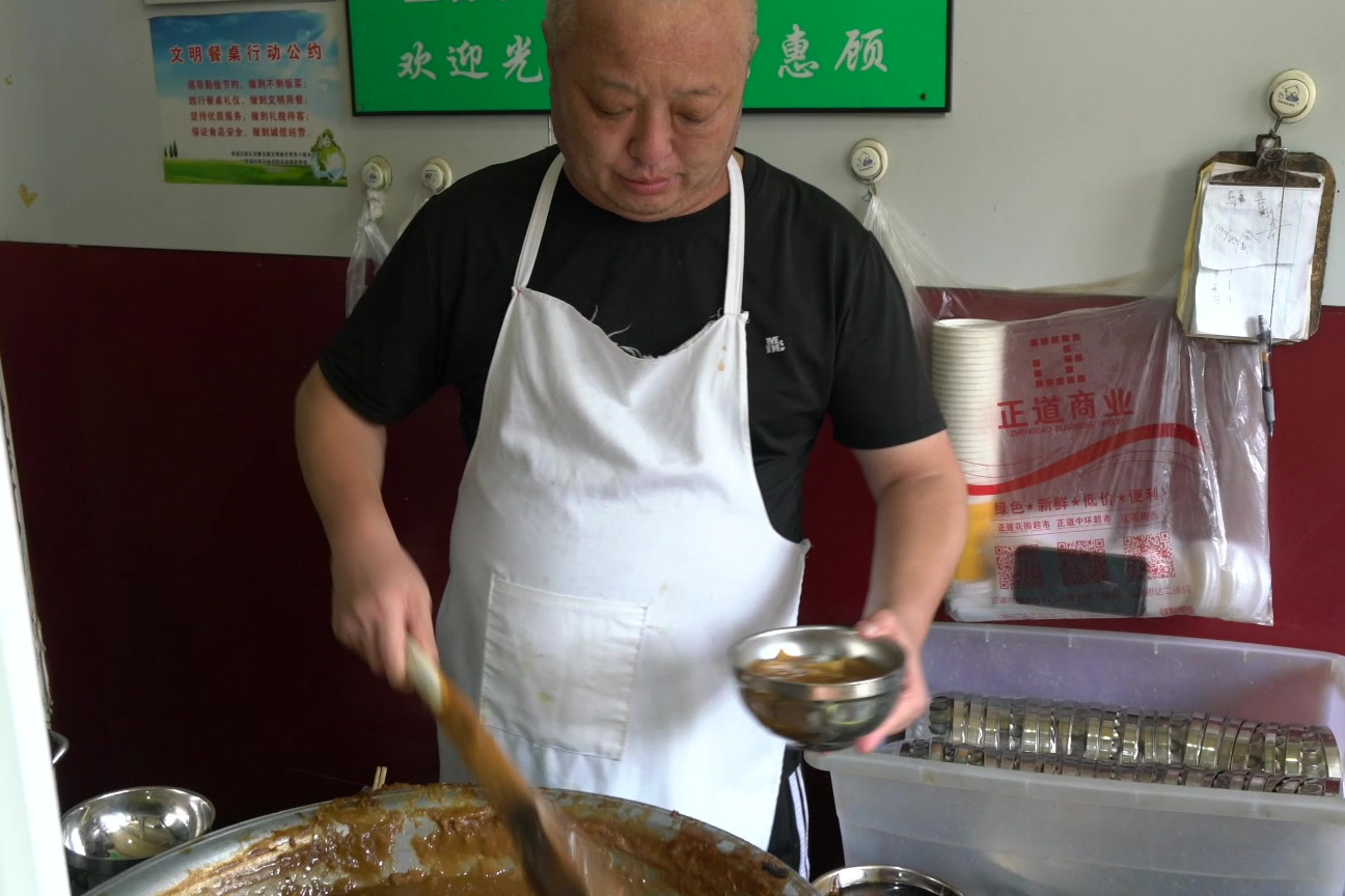 #百城百味#早上就要来一碗暖暖的胡辣汤,郑州这家逍遥镇正宗高群生胡辣汤可是上过《舌尖上的中