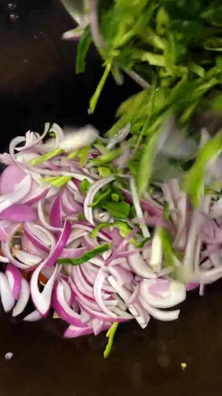 家常菜干煸鱿鱼丝,这样炒更香更美味,来盘小龙虾也不换!