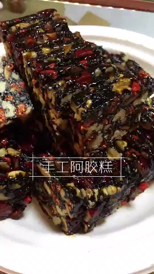 手工阿胶糕熬制过程