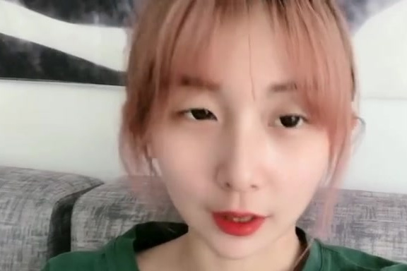 大型吸猫现场!和三只小猫咪生活在一起是什么感受? 由于朋友外出麻烦我照顾一下她的喵,所以现