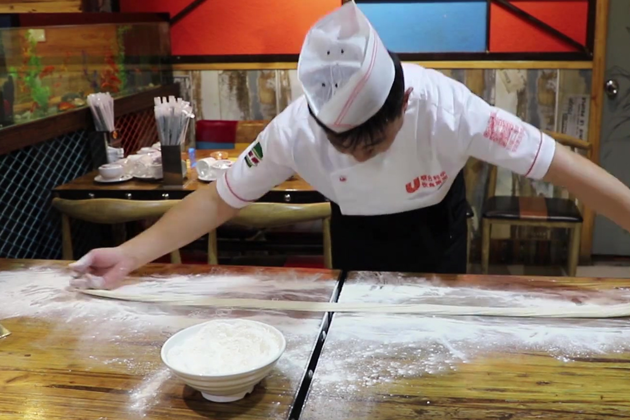 #百城百味#一天一道郑州菜,今天跟着大厨一起复刻经典名菜:糖醋软熘鲤鱼焙面,此菜为河南十大