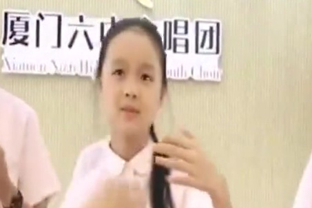 【厦门六中合唱团视频合集】7月19日,带火厦门六中合唱团的音乐老师高至凡,因突犯重疾,不幸