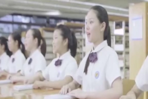 【厦门六中合唱团视频合集】7月19日,带火厦门六中合唱团的音乐老师高至凡,突犯重疾抢不幸离