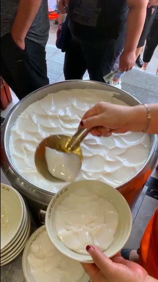 这才是真正的豆腐脑,倒进汤汁的那刻,我能喝三碗你们呢?