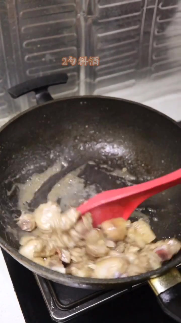 这才是黄焖鸡最好吃的家常做法,鲜嫩没腥味,好吃又下饭