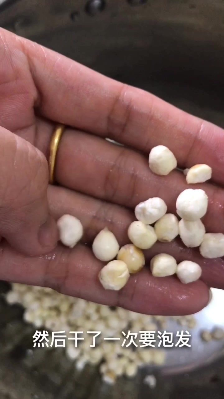 三伏天这样吃,排湿健脾,鲜甜美味。淮山芡实老鸭汤