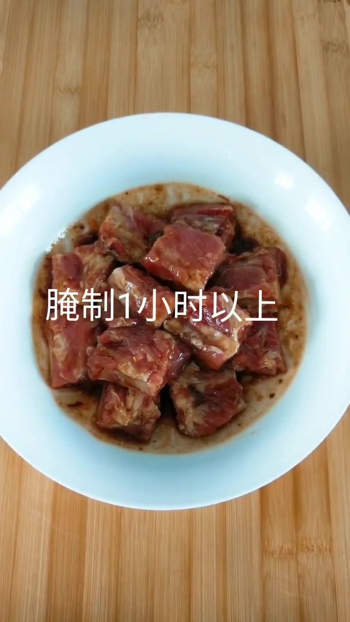 荤素搭配营养均衡的玉米蒸排骨,做法简单,筋道好吃不油腻