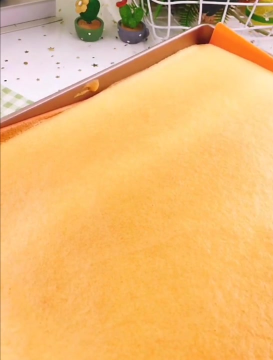 第一次给宝宝做蛋糕卷,没想到就成功了,你觉得怎么样?