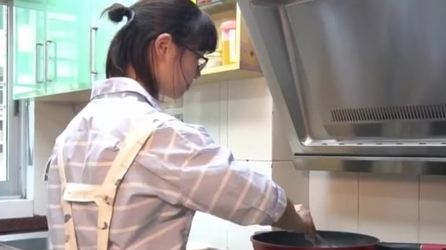 【金沙鸡翅】鸡翅中的特别做法,出锅咸香酥脆,大人小孩都喜欢,小布也喜欢~。