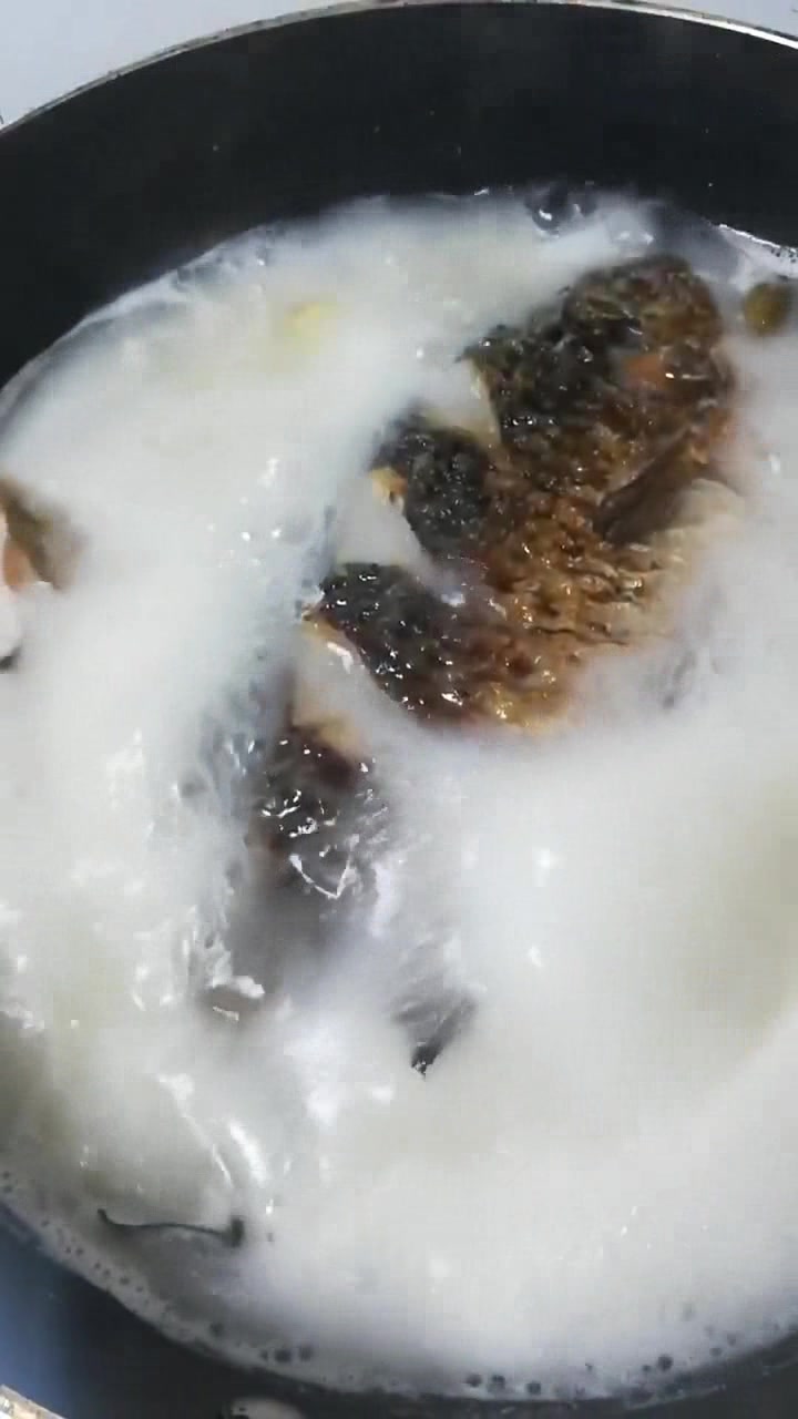 奶白鲫鱼汤,营养滋补,健康美味,孕妇要多吃