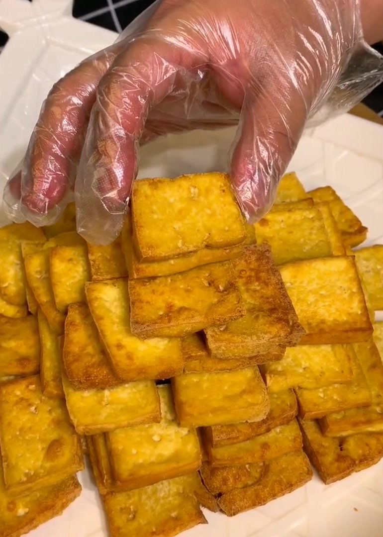 家庭自制臭豆腐,看着怎么样?