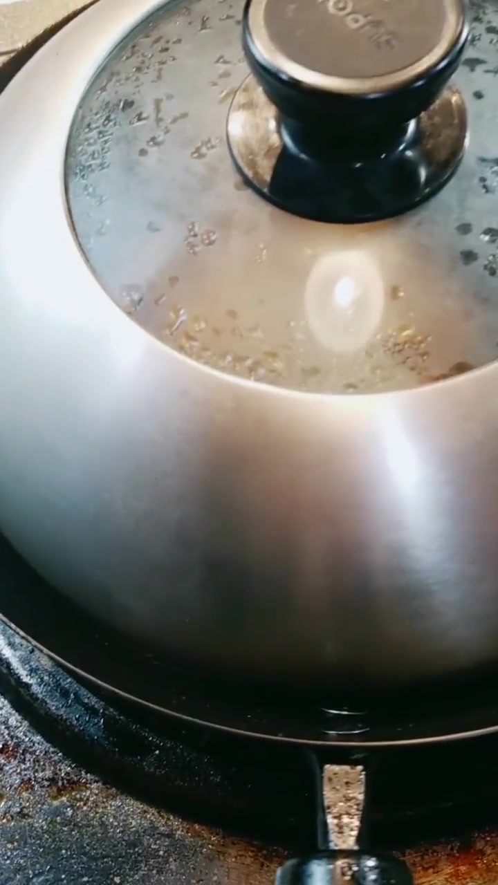 麻辣鲜香的蒜泥酱香肉,做法简单易学,一锅吃不够
