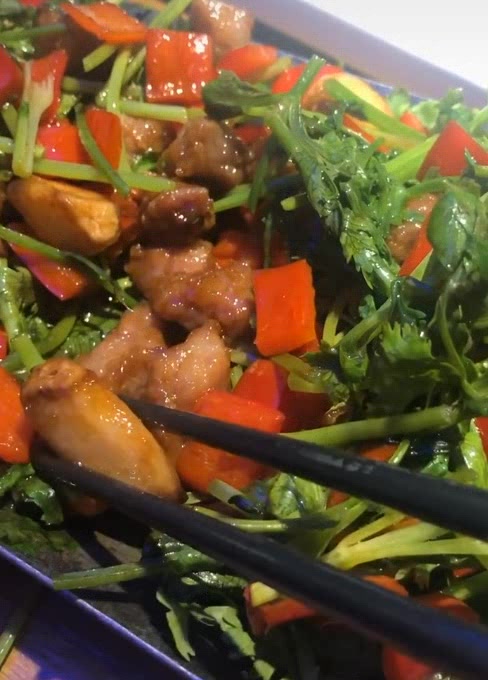点了份牛肉,用筷子夹起的瞬间……不带这样的吧