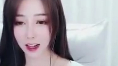 【乔碧萝转战b站又被永久封禁 曾短时间内就登上人气榜第9名】经历直播露脸“萝莉变大妈”的主