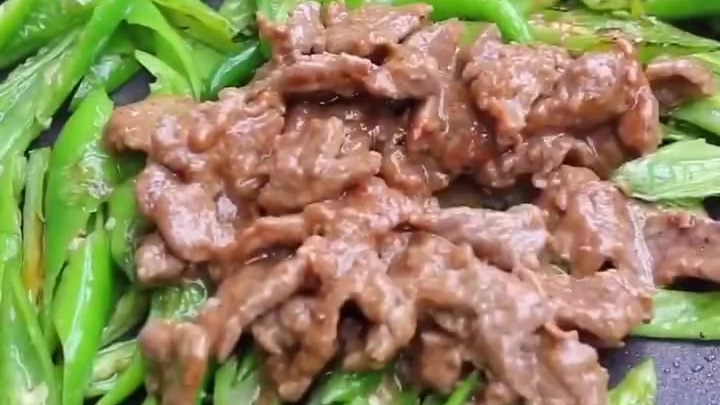 【杭椒炒牛柳】嫩滑的牛肉搭配过瘾的辣椒,腌制好的牛肉炒出来香辣入味,比饭店还好吃!快去试试