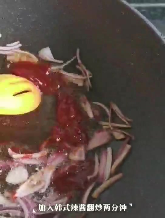 美味可口的韩式炒年糕,看着就让人垂涎欲滴!