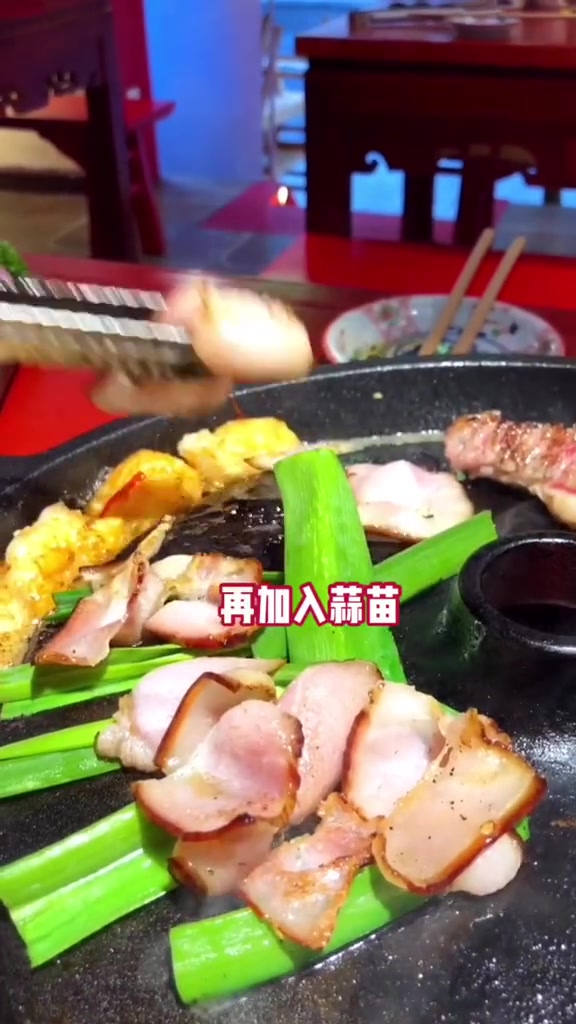 打卡网红川式烤肉,从环境到菜品都还原古代,吃一次就爱上了!