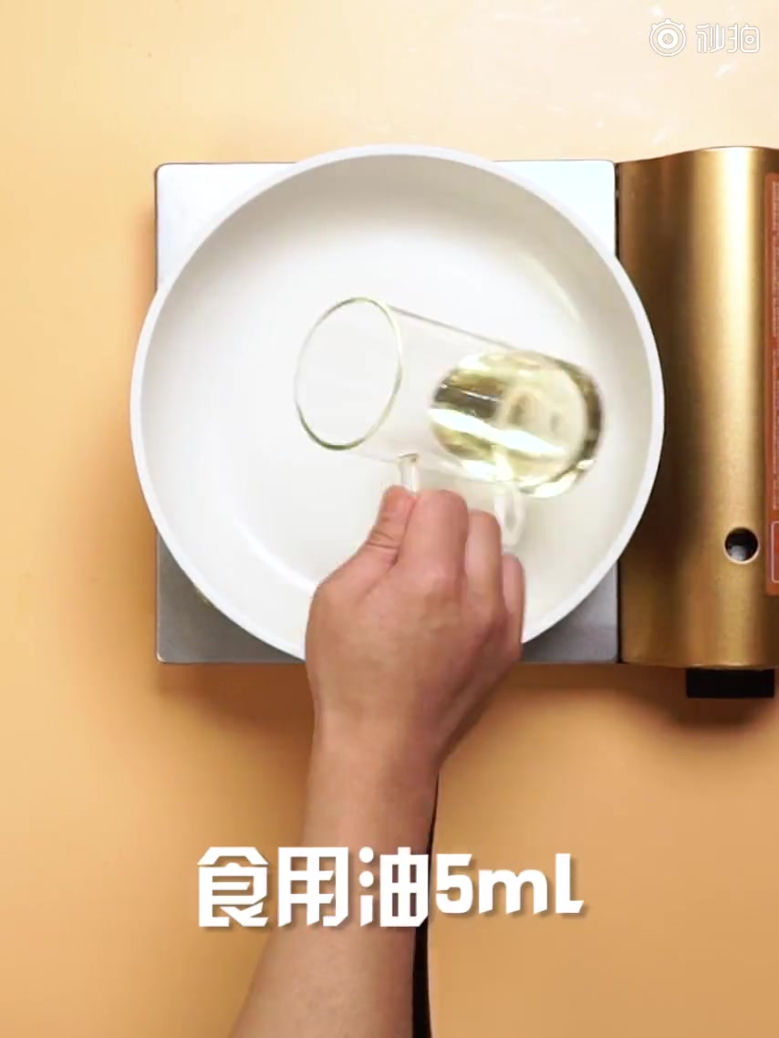 炒饭里加上辣白菜,色泽诱人还很开胃,赶紧学习了自己在家试一试