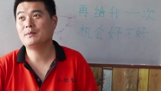 【鲜香味美!300℃火山石爆生鱼片,1分钟入味】河南许昌,有一道特色菜叫火山石爆柴鱼,采用