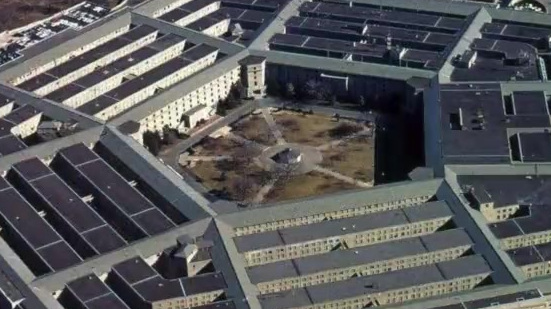 我们现在仍没有摆脱“举国多有小鲜肉,全民都爱花样男”的审美乱象。就在这群鲜肉美男收获着无数