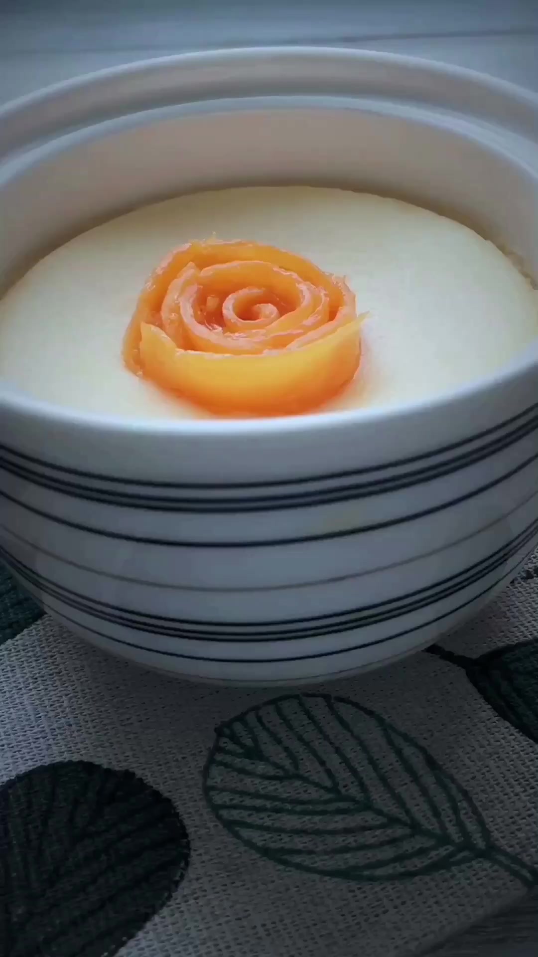 香滑鲜嫩的牛奶炖蛋,营养超高,最适合宝宝吃了!