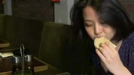 【西安肉夹馍在伦敦走红 一个60元】在英国伦敦最繁华的摄政街附近,一家餐厅卖起了陕西美食肉