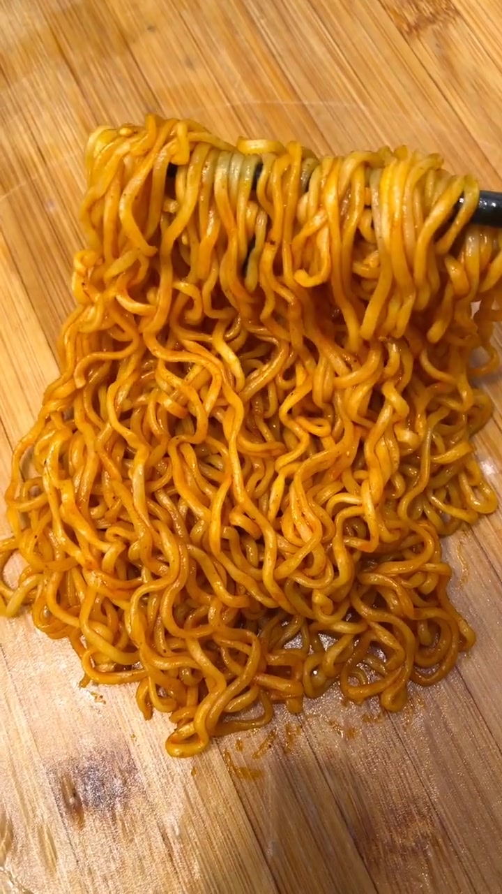 火鸡面不一样的做法,像包子一样,随时都可以吃哦!