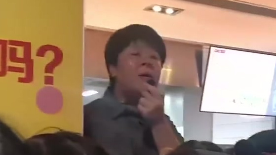 麦当劳88会员日,板烧鸡腿堡5块钱一个!都说老人为了免费鸡蛋排大队,没想到年轻人也这样。