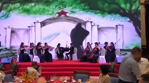 【袁隆平九十大寿蛋糕9层上植水稻,八个字总结人生经验】8月9日晚,袁隆平院士90大寿在长沙