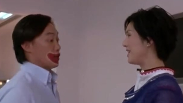 《每当变幻时》杨千嬅X陈奕迅,纠缠十年终是擦肩而过:  阿妙(杨千嬅)27岁了,她拥有的只