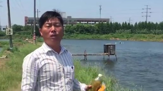 【化工厂起火疑致鱼虾死亡,农户追责无果】近日,浙江杭州。钱塘新区一养殖塘鱼虾大面积死亡,养